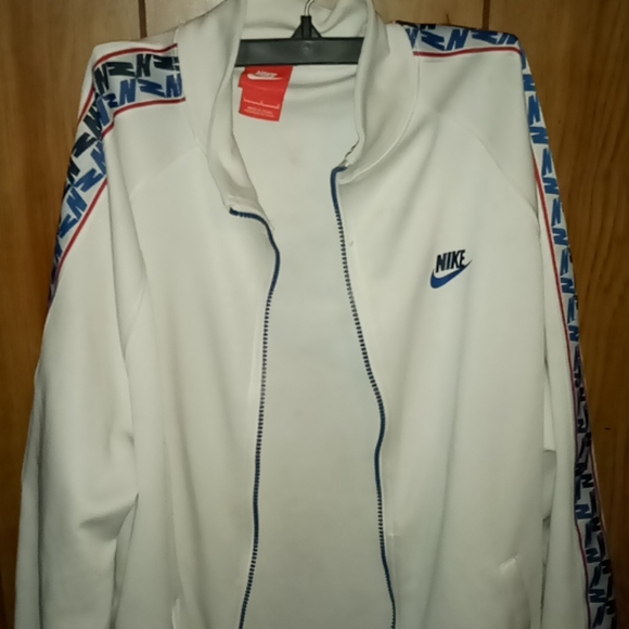 Men Nike jogging jacket